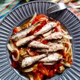 Small Sardines Spicy in Olive Oil 12-16 pcs La Brujula 115g Tin | Sardinillas picantes in Olive Oil 12-16 pcs La Brujula 115g